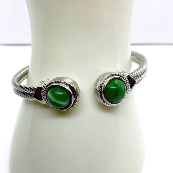 NWOT Snap-Button Charm Silver-Tone Bangle Bracelet - Picture 4 of 8